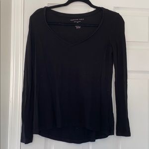 Black long sleeve vneck t-shirt